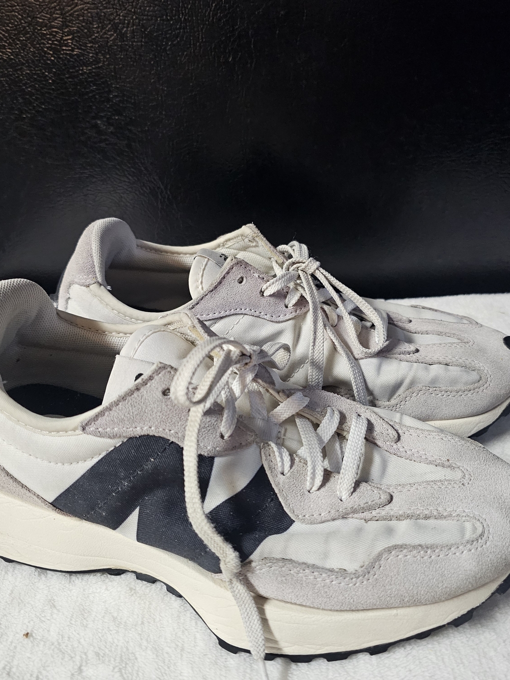 New Balance Women's 327 Size 7.5 Sea Salt White/Black Comfy Work Walking - Picture 3 of 9